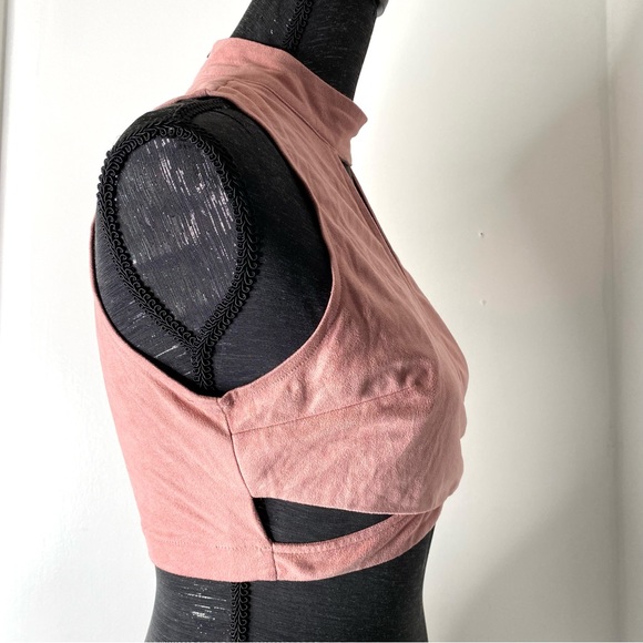 L’ATISTE Pink Faux Suede Zipper Back Crop Top - Picture 10 of 13